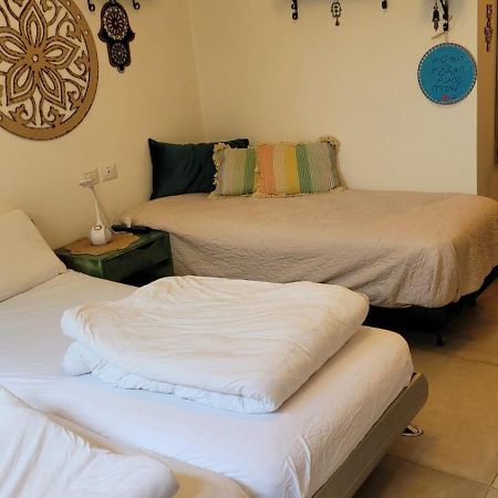 נקודות ריפוי Apartment Tirat Carmel Екстериор снимка